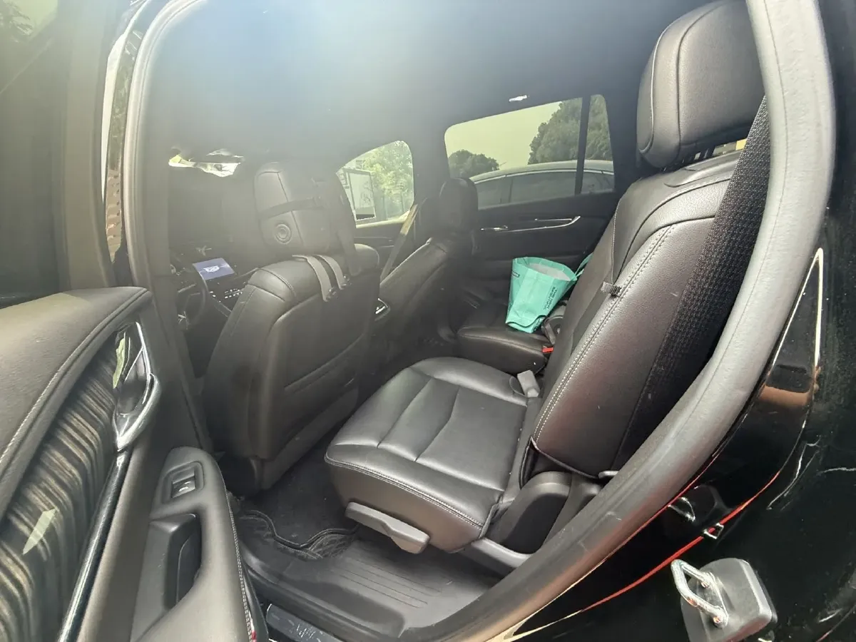 2022 Cadillac XT6 2.0T 237HP L4 9AT,autocango,china used car exporter,china ev exporter,chinese used car exporter,chinese used ev exporter