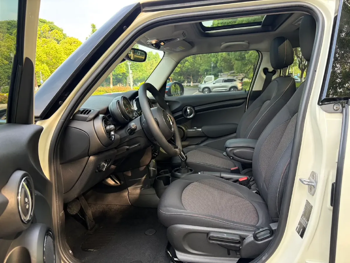 2019 MINI MINI 1.5T 102HP L3 7DCT,autocango,china used car exporter,china ev exporter,chinese used car exporter,chinese used ev exporter