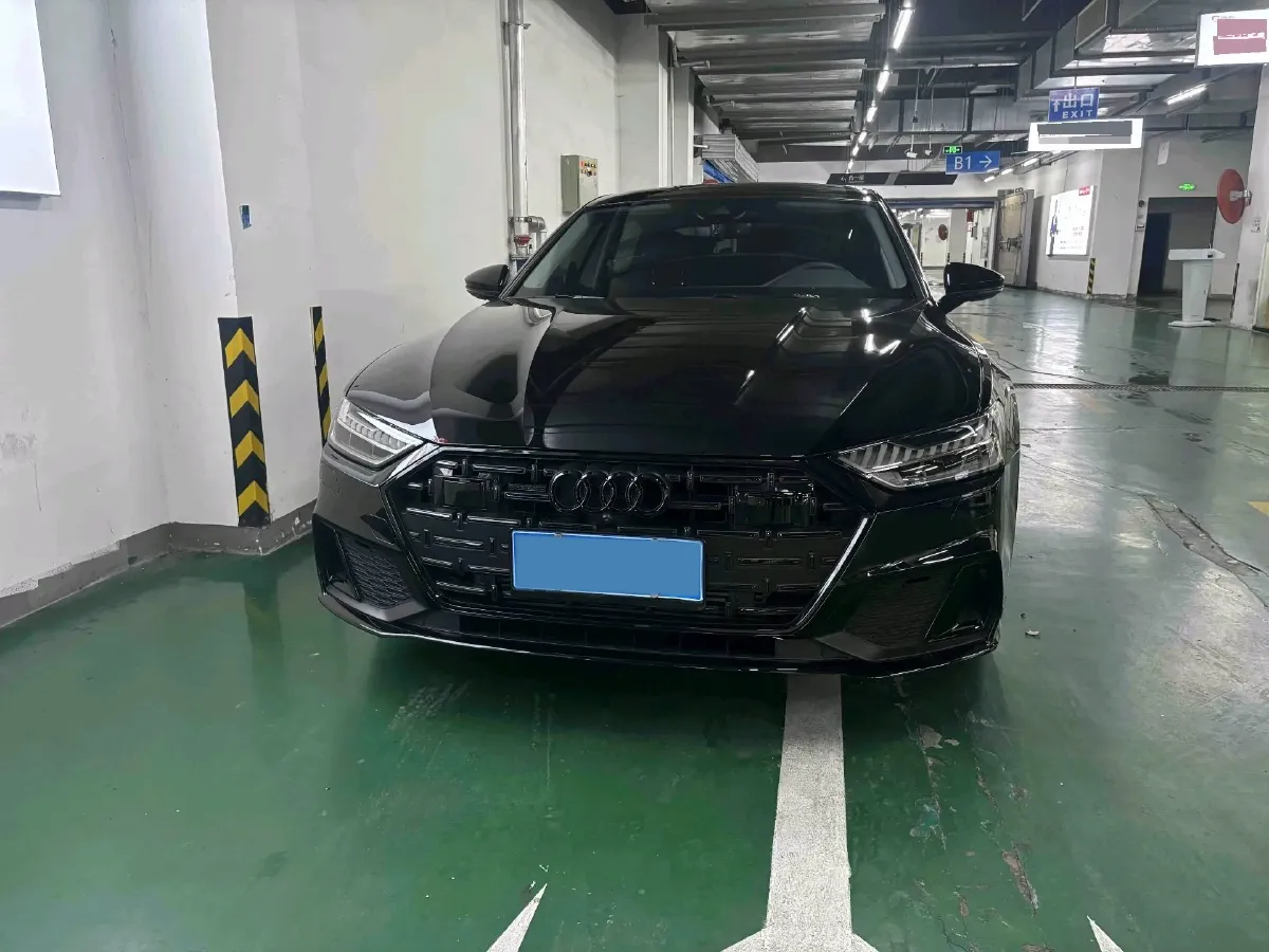 2024 Audi A7L 2.0T 245HP L4 7DCT,autocango,china used car exporter,china ev exporter,chinese used car exporter,chinese used ev exporter