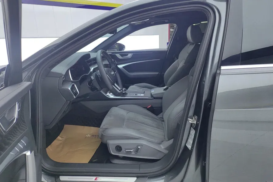 2023 Audi A6L 2.0T 245HP L4 7DCT,autocango,china used car exporter,china ev exporter,chinese used car exporter,chinese used ev exporter
