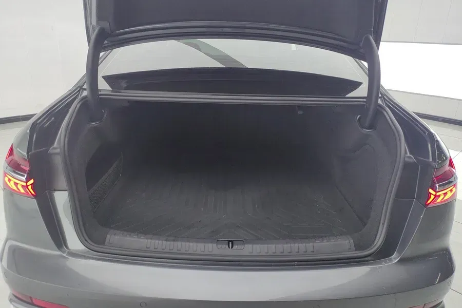 2023 Audi A6L 2.0T 245HP L4 7DCT,autocango,china used car exporter,china ev exporter,chinese used car exporter,chinese used ev exporter