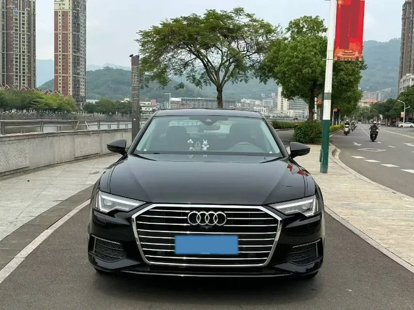 2021 Audi A6L 2.0T 190HP L4 7DCT,autocango,china used car exporter,china ev exporter,chinese used car exporter,chinese used ev exporter