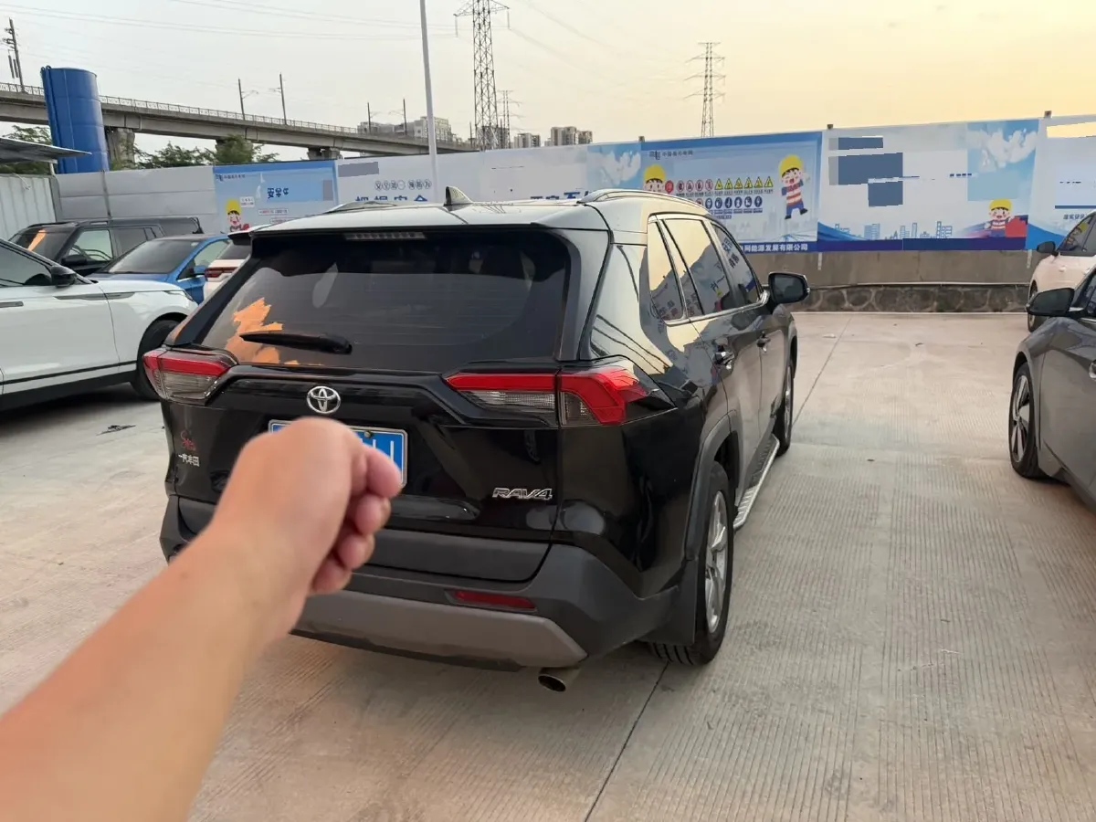 2020 Toyota RAV4 2.0L 171HP L4 CVT,autocango,china used car exporter,china ev exporter,chinese used car exporter,chinese used ev exporter