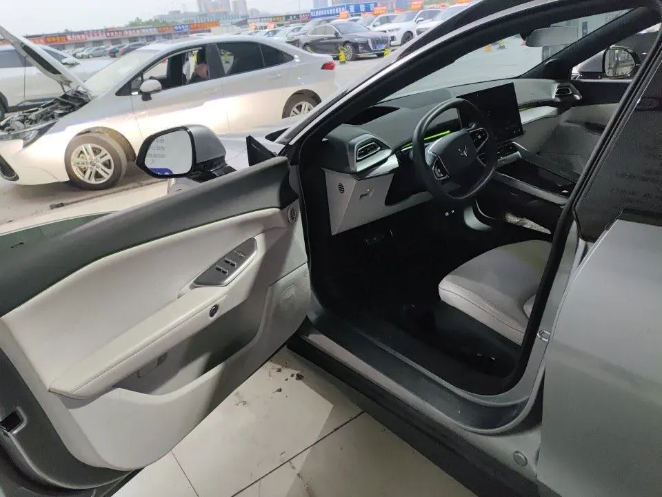 2024 ARCFOX αT5 BEV 79.2KWH,autocango,china used car exporter,china ev exporter,chinese used car exporter,chinese used ev exporter