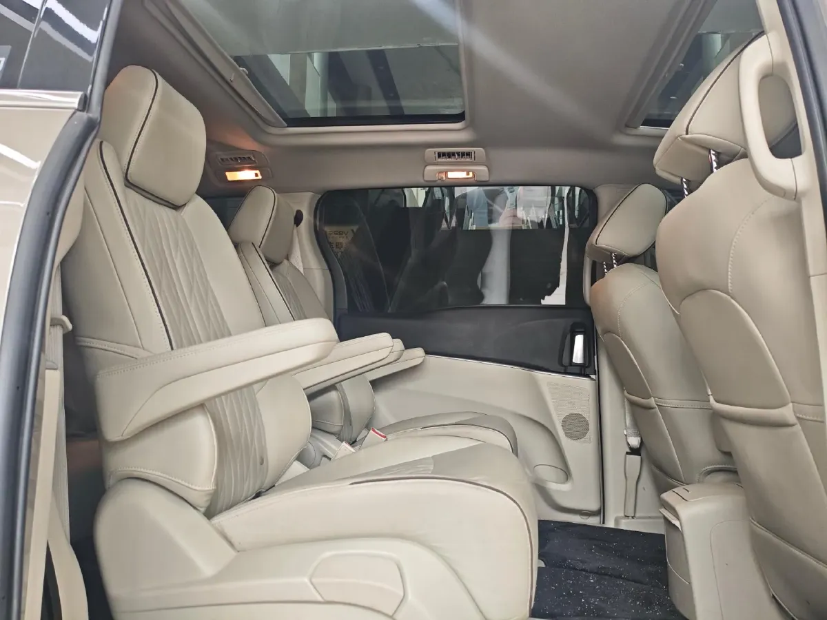 2022 Buick GL8 2.0T 237HP L4 9AT,autocango,china used car exporter,china ev exporter,chinese used car exporter,chinese used ev exporter