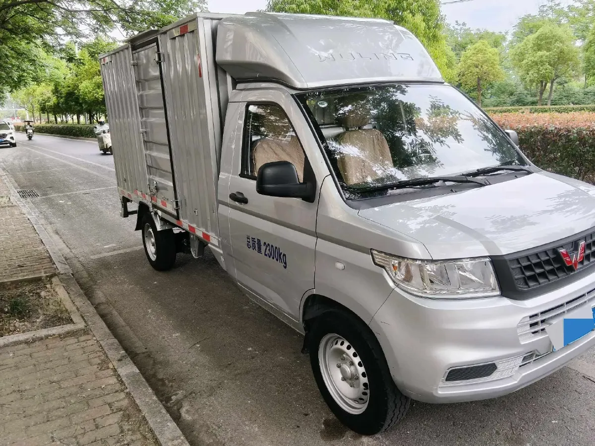 2023 WuLing RongGuang New Truck 1.5L 102HP L4 5MT,autocango,china used car exporter,china ev exporter,chinese used car exporter,chinese used ev exporter