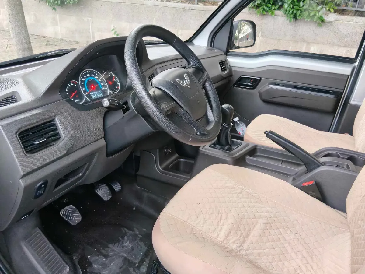 2023 WuLing RongGuang New Truck 1.5L 102HP L4 5MT,autocango,china used car exporter,china ev exporter,chinese used car exporter,chinese used ev exporter