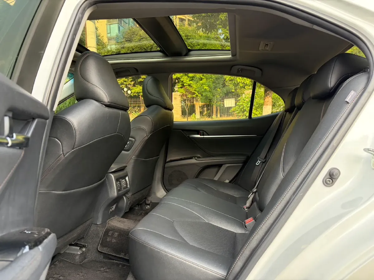 2021 Toyota Camry 2.5L 209HP L4 8AT,autocango,china used car exporter,china ev exporter,chinese used car exporter,chinese used ev exporter