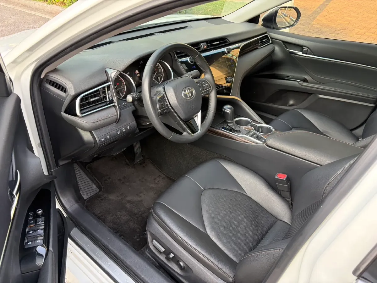 2021 Toyota Camry 2.5L 209HP L4 8AT,autocango,china used car exporter,china ev exporter,chinese used car exporter,chinese used ev exporter