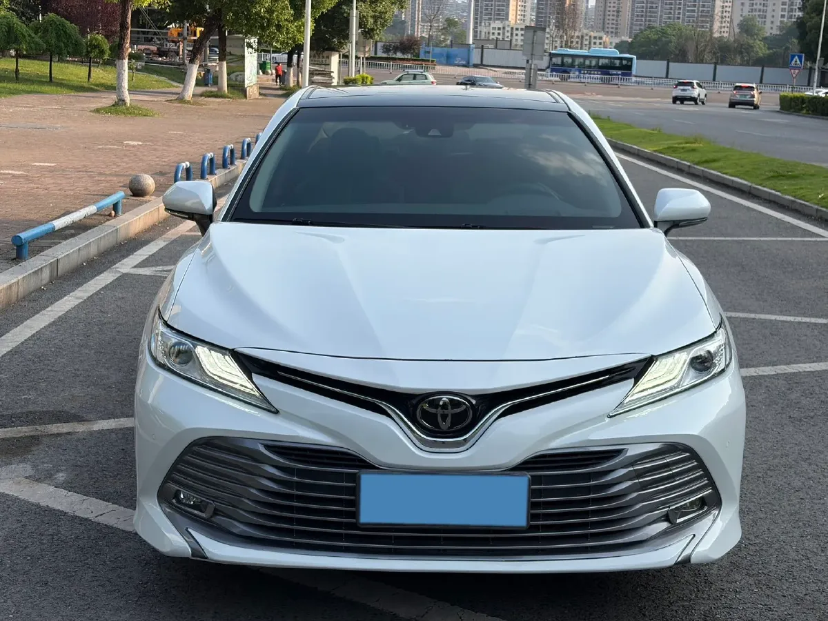 2021 Toyota Camry 2.5L 209HP L4 8AT,autocango,china used car exporter,china ev exporter,chinese used car exporter,chinese used ev exporter