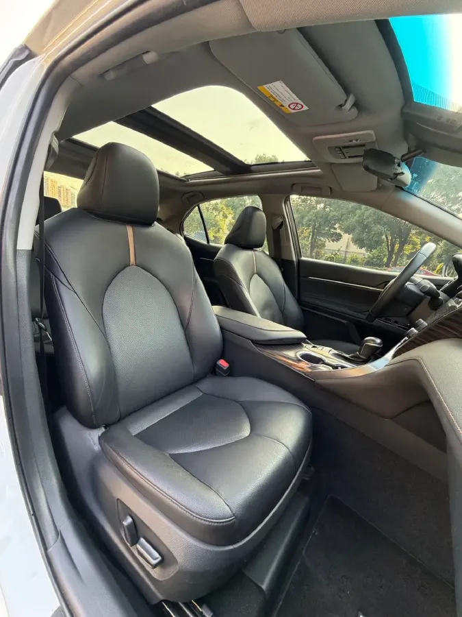 2021 Toyota Camry 2.5L 209HP L4 8AT,autocango,china used car exporter,china ev exporter,chinese used car exporter,chinese used ev exporter