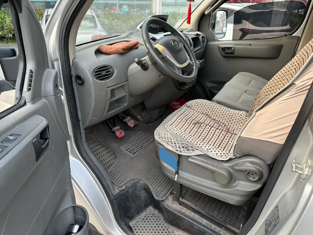 2013 MAXUS XinTu V80 2.5T 136HP L4 5MT,autocango,china used car exporter,china ev exporter,chinese used car exporter,chinese used ev exporter