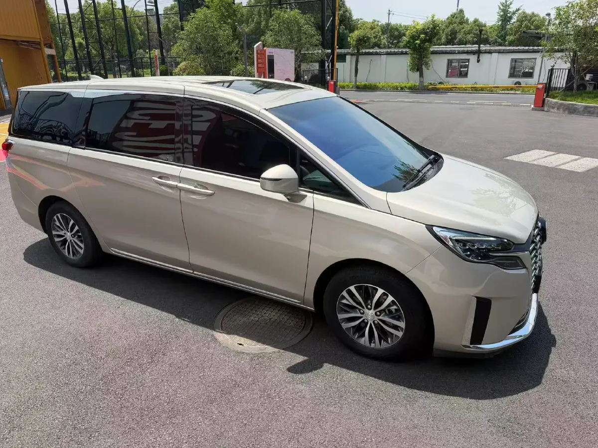 2023 Buick GL8 2.0T 237HP L4 9AT,autocango,china used car exporter,china ev exporter,chinese used car exporter,chinese used ev exporter
