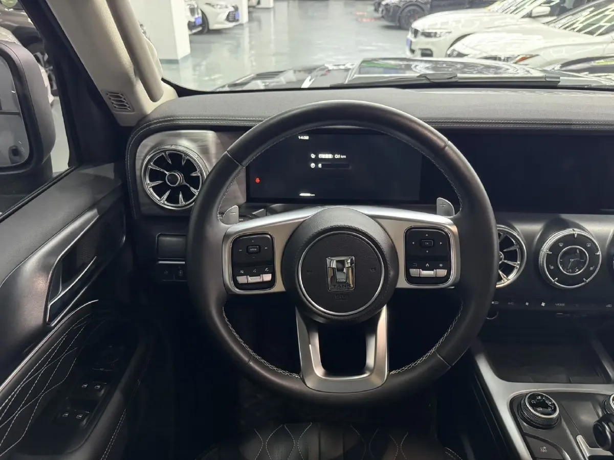 2022 Tank 300 2.0T 227HP L4 8AT,autocango,china used car exporter,china ev exporter,chinese used car exporter,chinese used ev exporter