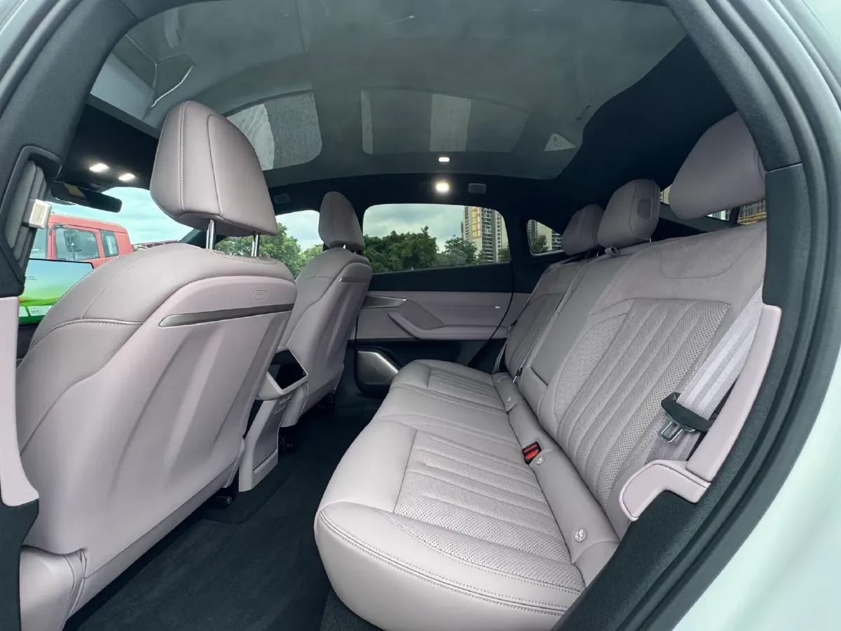 2024 IM L6 BEV 75KWH,autocango,china used car exporter,china ev exporter,chinese used car exporter,chinese used ev exporter