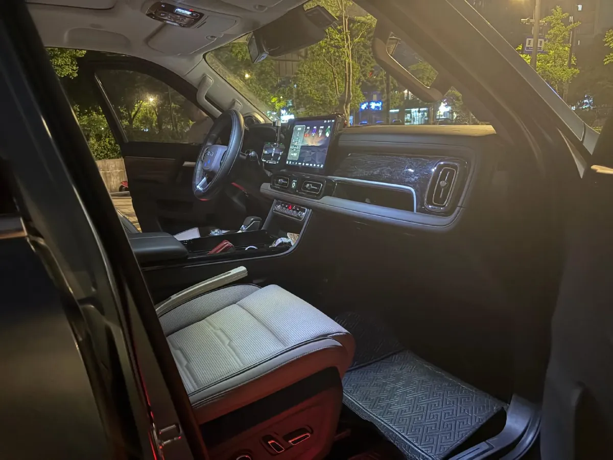 2022 Beijing BJ60 2.0T 267HP L4 8AT,autocango,china used car exporter,china ev exporter,chinese used car exporter,chinese used ev exporter