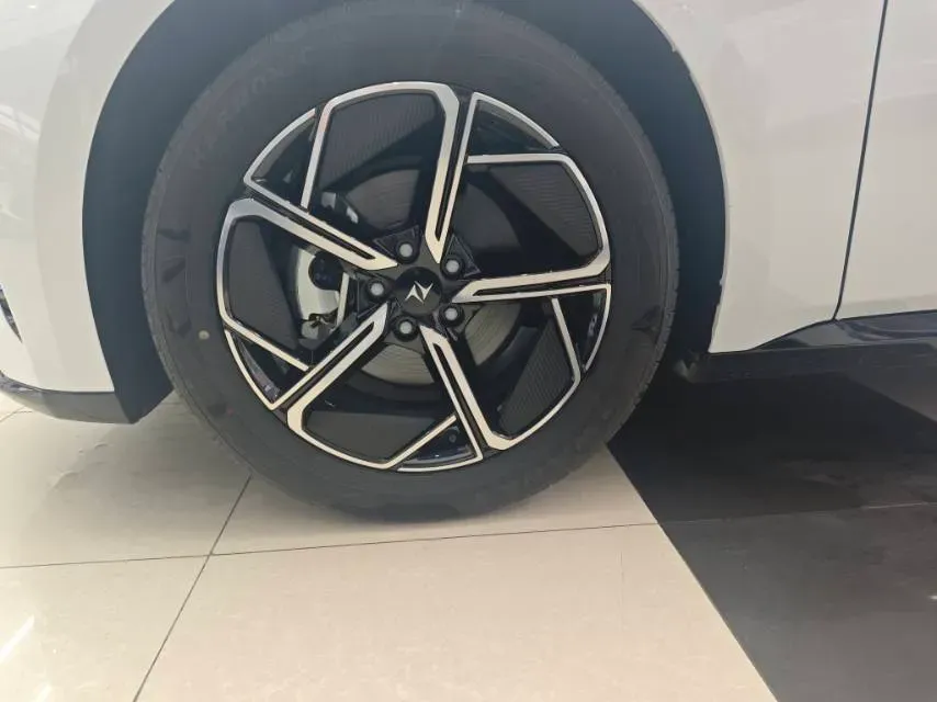 2024 DongFeng eπ eπ007 REEV 105HP REEV 28.4KWH,autocango,china used car exporter,china ev exporter,chinese used car exporter,chinese used ev exporter