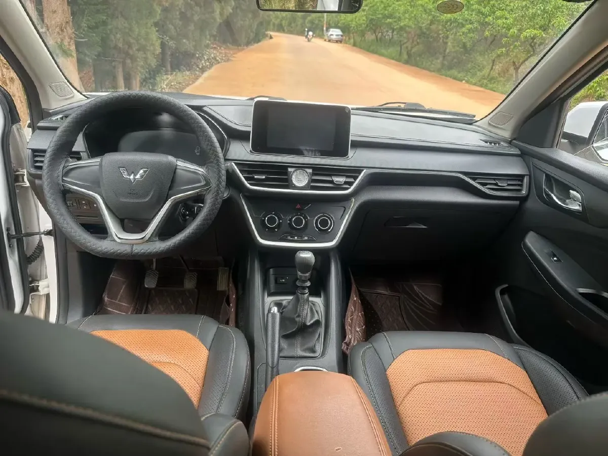 2019 Venucia M50V 1.5L 112HP L4 5MT,autocango,china used car exporter,china ev exporter,chinese used car exporter,chinese used ev exporter