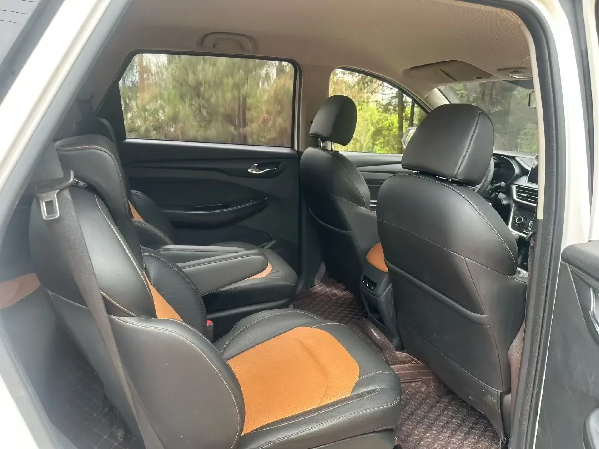 2019 Venucia M50V 1.5L 112HP L4 5MT,autocango,china used car exporter,china ev exporter,chinese used car exporter,chinese used ev exporter