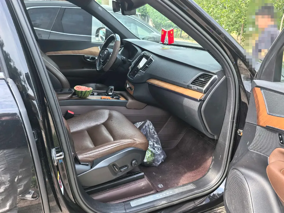 2022 Volvo XC90 2.0T 250HP L4 8AT,autocango,china used car exporter,china ev exporter,chinese used car exporter,chinese used ev exporter
