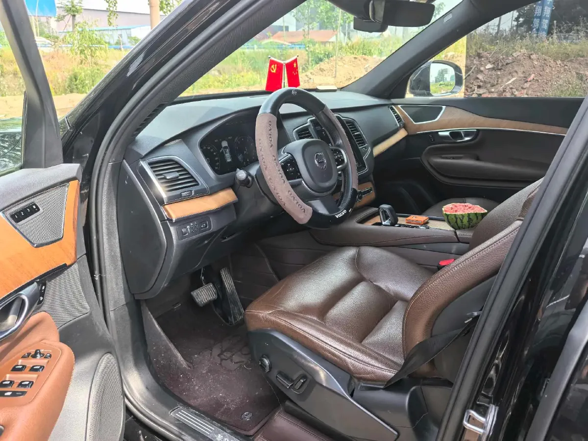2022 Volvo XC90 2.0T 250HP L4 8AT,autocango,china used car exporter,china ev exporter,chinese used car exporter,chinese used ev exporter