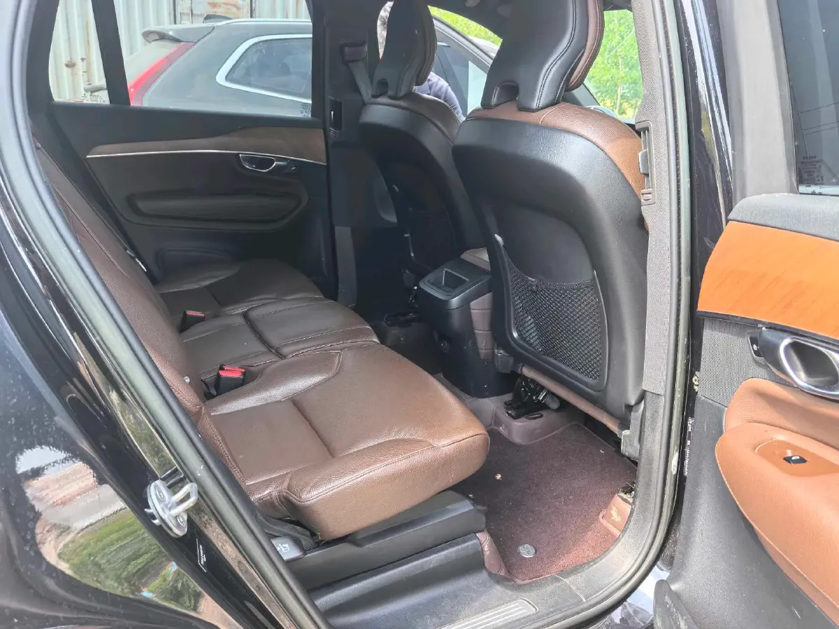 2022 Volvo XC90 2.0T 250HP L4 8AT,autocango,china used car exporter,china ev exporter,chinese used car exporter,chinese used ev exporter