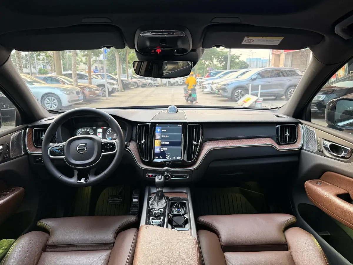 2021 Volvo XC60 2.0T 250HP L4 8AT,autocango,china used car exporter,china ev exporter,chinese used car exporter,chinese used ev exporter