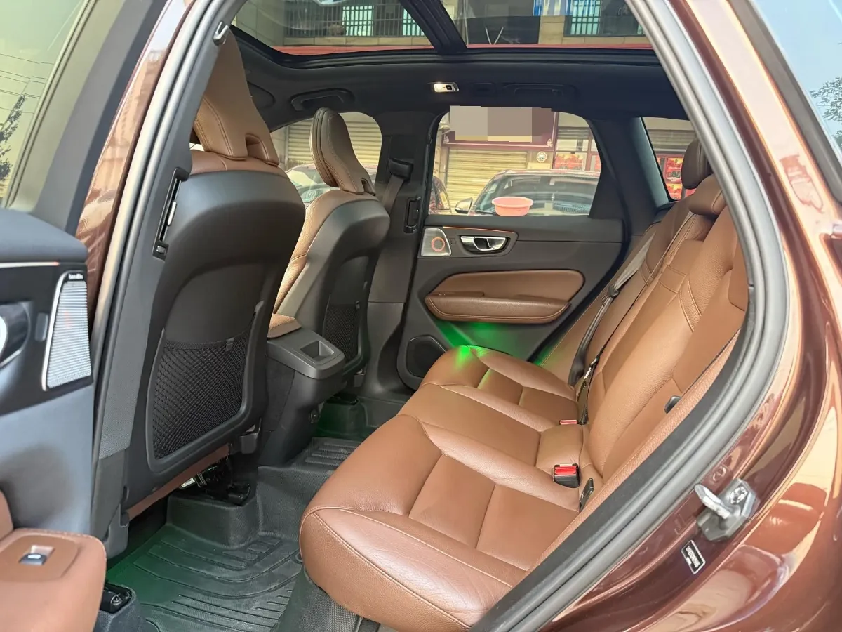 2021 Volvo XC60 2.0T 250HP L4 8AT,autocango,china used car exporter,china ev exporter,chinese used car exporter,chinese used ev exporter