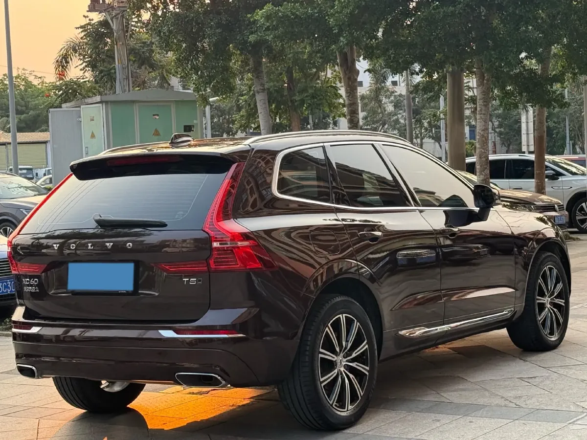 2021 Volvo XC60 2.0T 250HP L4 8AT,autocango,china used car exporter,china ev exporter,chinese used car exporter,chinese used ev exporter