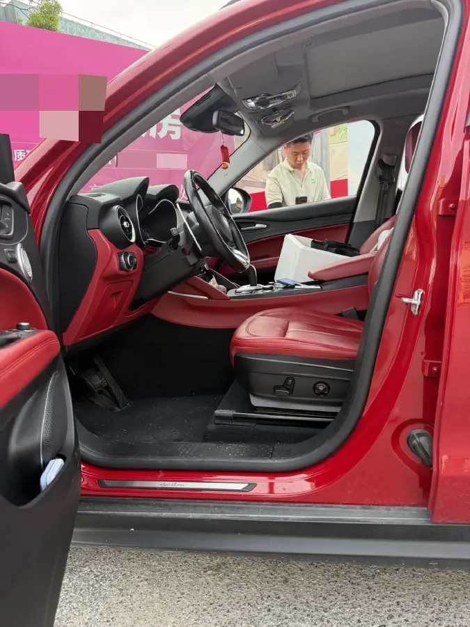 2019 Alfa Romeo Stelvio 2.0T 280HP L4 8AT,autocango,china used car exporter,china ev exporter,chinese used car exporter,chinese used ev exporter