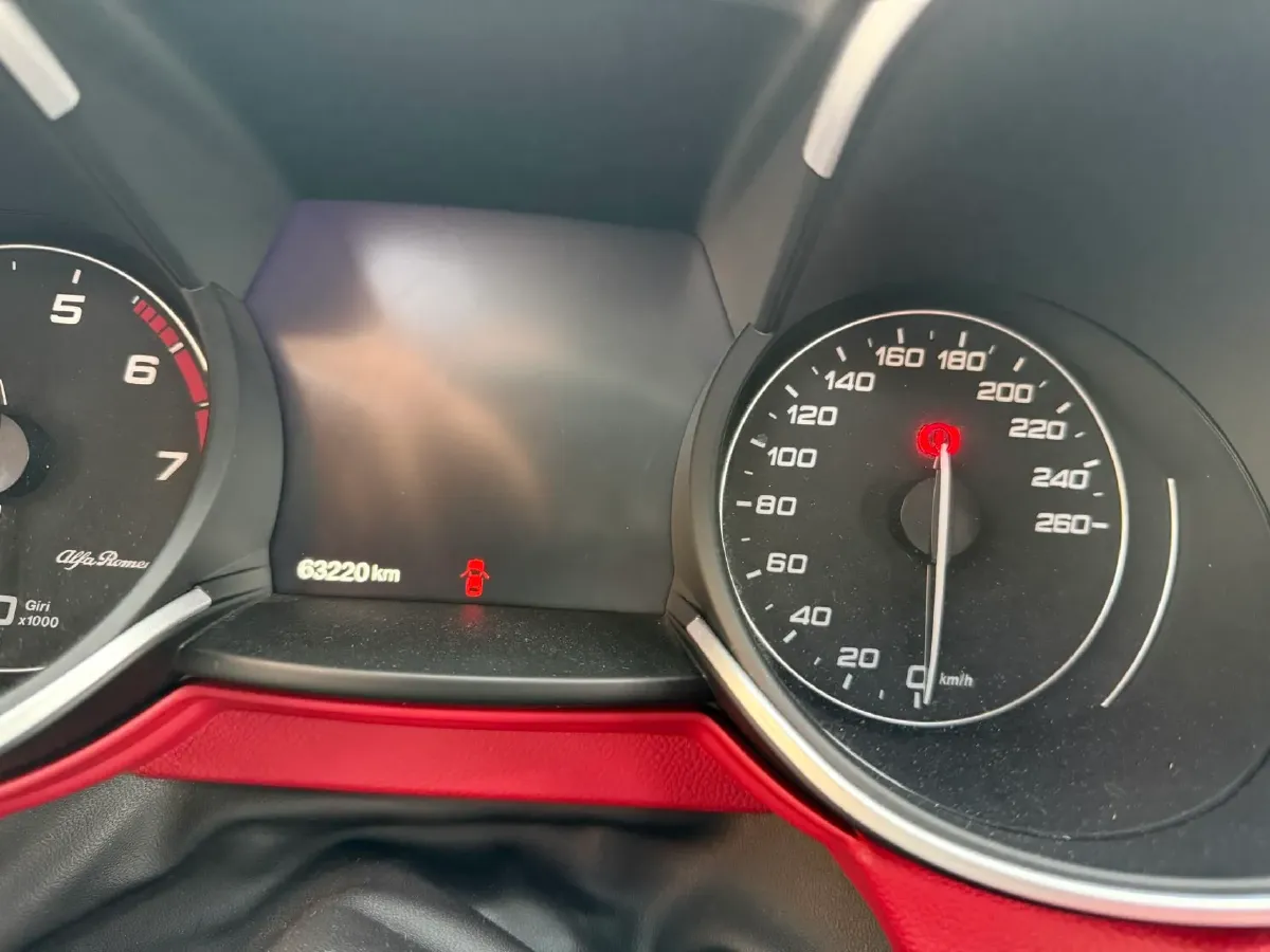 2019 Alfa Romeo Stelvio 2.0T 280HP L4 8AT,autocango,china used car exporter,china ev exporter,chinese used car exporter,chinese used ev exporter