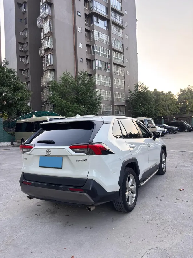 2021 Toyota RAV4 2.0L 171HP L4 CVT,autocango,china used car exporter,china ev exporter,chinese used car exporter,chinese used ev exporter