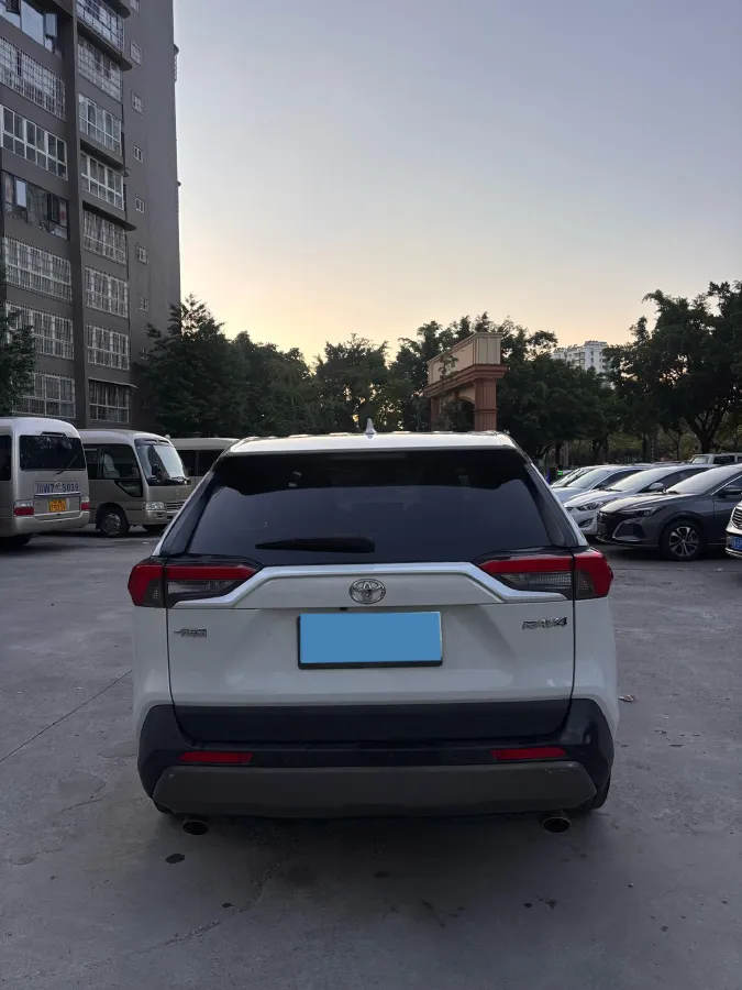 2021 Toyota RAV4 2.0L 171HP L4 CVT,autocango,china used car exporter,china ev exporter,chinese used car exporter,chinese used ev exporter