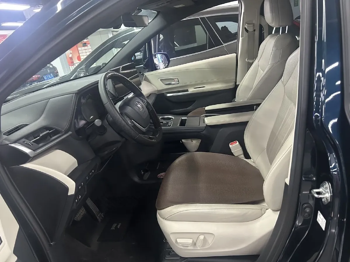 2024 Toyota Granvia 2.5L 189HP L4 E-CVT Hybrid,autocango,china used car exporter,china ev exporter,chinese used car exporter,chinese used ev exporter