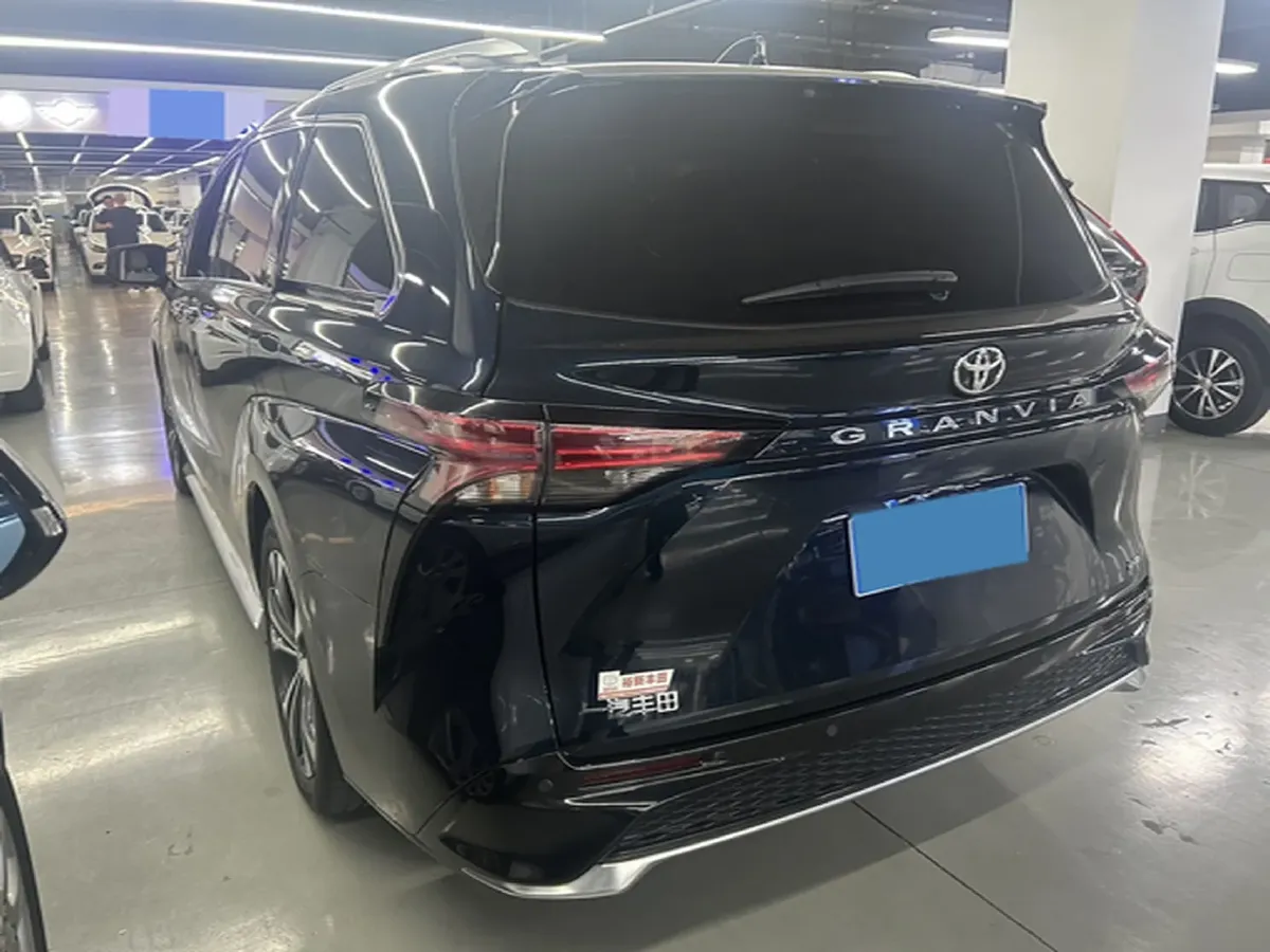2024 Toyota Granvia 2.5L 189HP L4 E-CVT Hybrid,autocango,china used car exporter,china ev exporter,chinese used car exporter,chinese used ev exporter