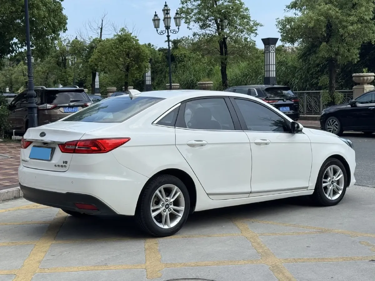 2019 Ford Escort 1.5L 122HP L3 6AT,autocango,china used car exporter,china ev exporter,chinese used car exporter,chinese used ev exporter