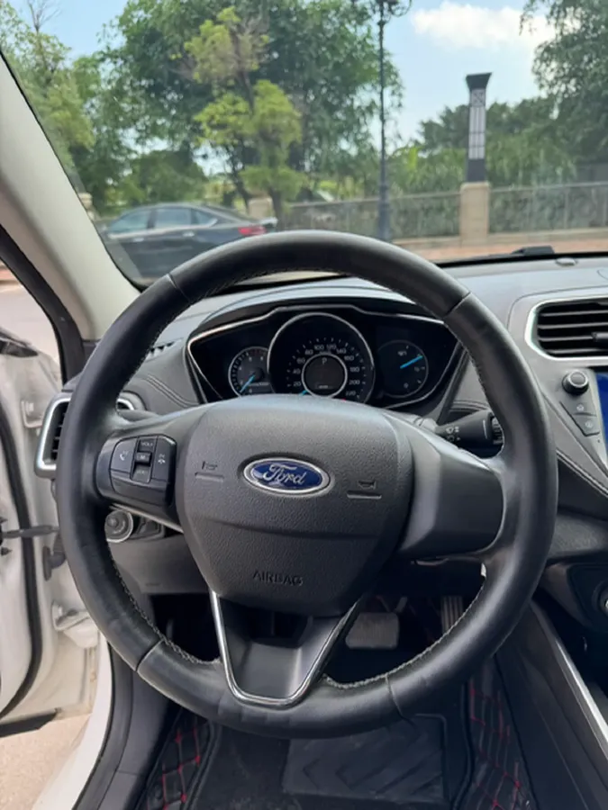 2019 Ford Escort 1.5L 122HP L3 6AT,autocango,china used car exporter,china ev exporter,chinese used car exporter,chinese used ev exporter