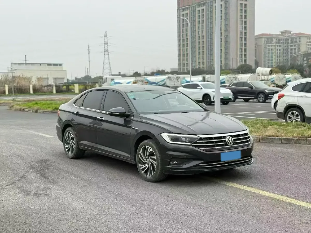 2019 Jeep Cherokee 2.0L 155HP L4 9AT,autocango,china used car exporter,china ev exporter,chinese used car exporter,chinese used ev exporter