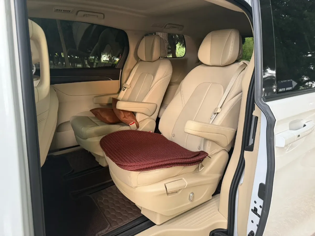 2023 Buick GL8 2.0T 237HP L4 9AT,autocango,china used car exporter,china ev exporter,chinese used car exporter,chinese used ev exporter