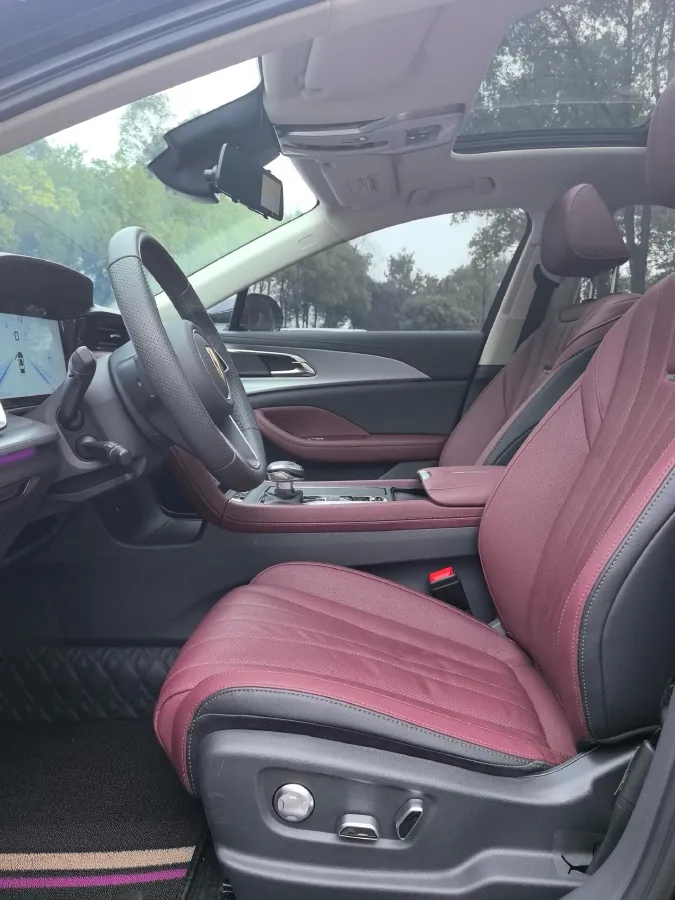 2024 HongQi H5 2.0T 224HP L4 8AT,autocango,china used car exporter,china ev exporter,chinese used car exporter,chinese used ev exporter