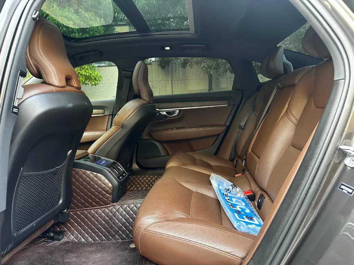 2023 Volvo S90 2.0T 250HP L4 8AT,autocango,china used car exporter,china ev exporter,chinese used car exporter,chinese used ev exporter