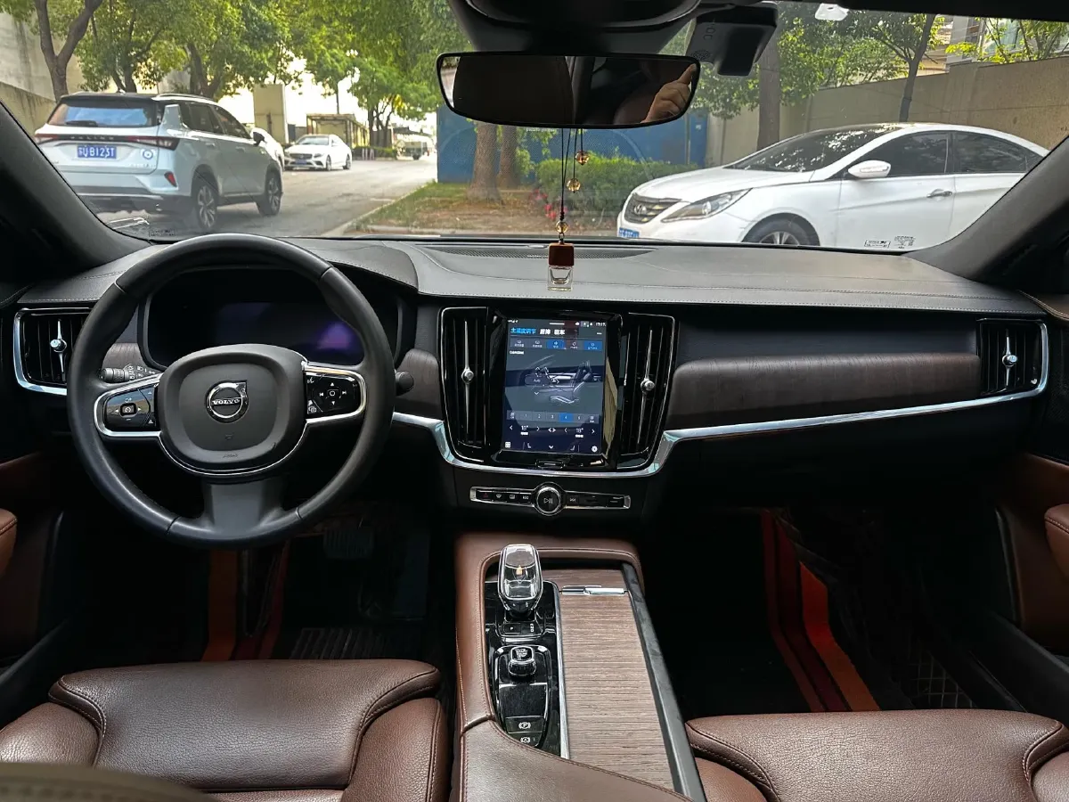 2023 Volvo S90 2.0T 250HP L4 8AT,autocango,china used car exporter,china ev exporter,chinese used car exporter,chinese used ev exporter