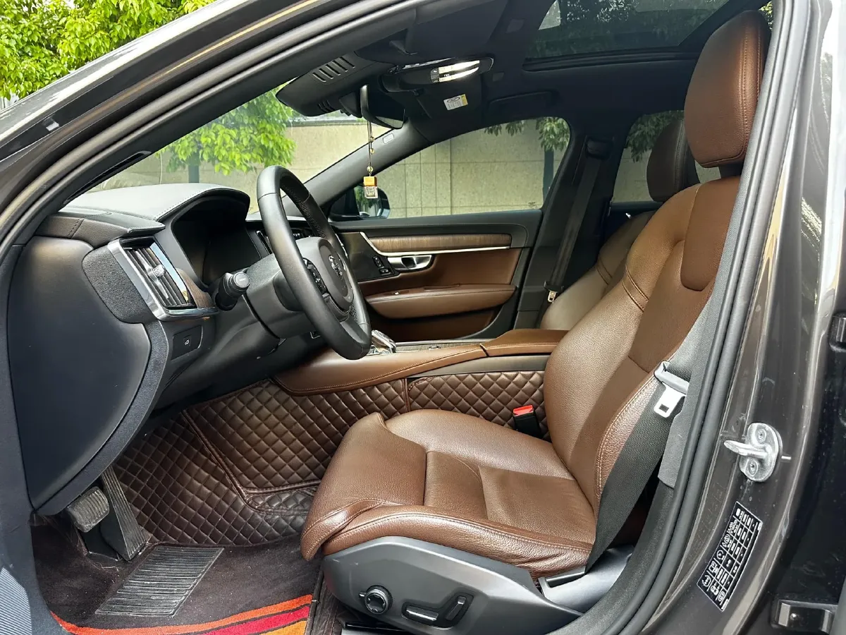 2023 Volvo S90 2.0T 250HP L4 8AT,autocango,china used car exporter,china ev exporter,chinese used car exporter,chinese used ev exporter