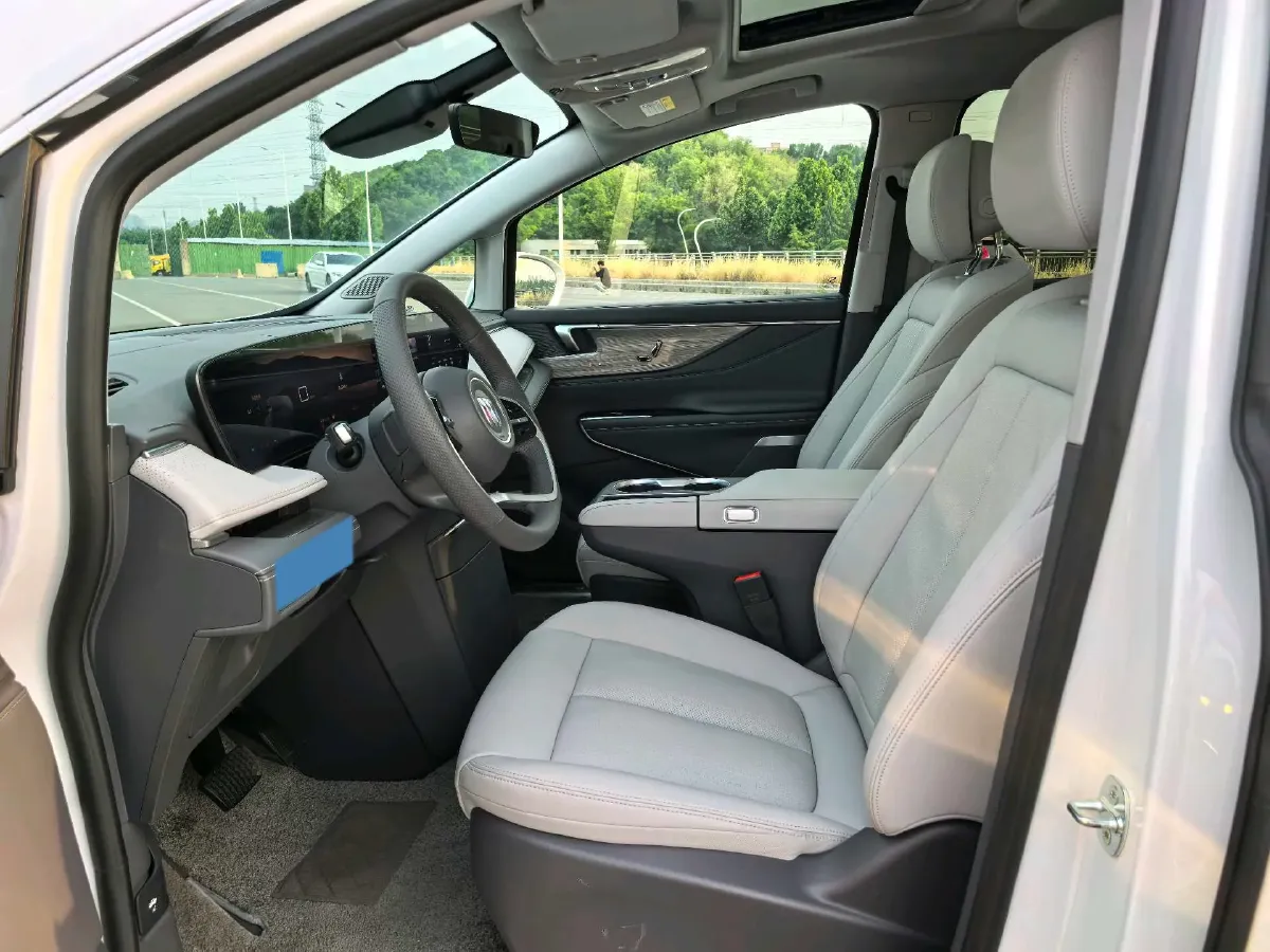 2025 Buick GL8 2.0T 237HP L4 9AT,autocango,china used car exporter,china ev exporter,chinese used car exporter,chinese used ev exporter