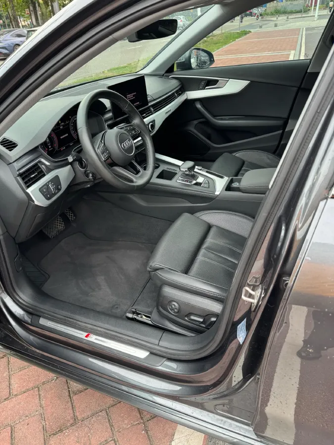 2020 Audi A4L 2.0T 190HP L4 7DCT,autocango,china used car exporter,china ev exporter,chinese used car exporter,chinese used ev exporter