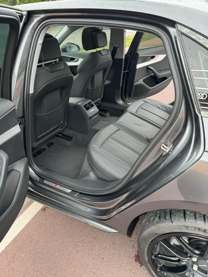 2020 Audi A4L 2.0T 190HP L4 7DCT,autocango,china used car exporter,china ev exporter,chinese used car exporter,chinese used ev exporter