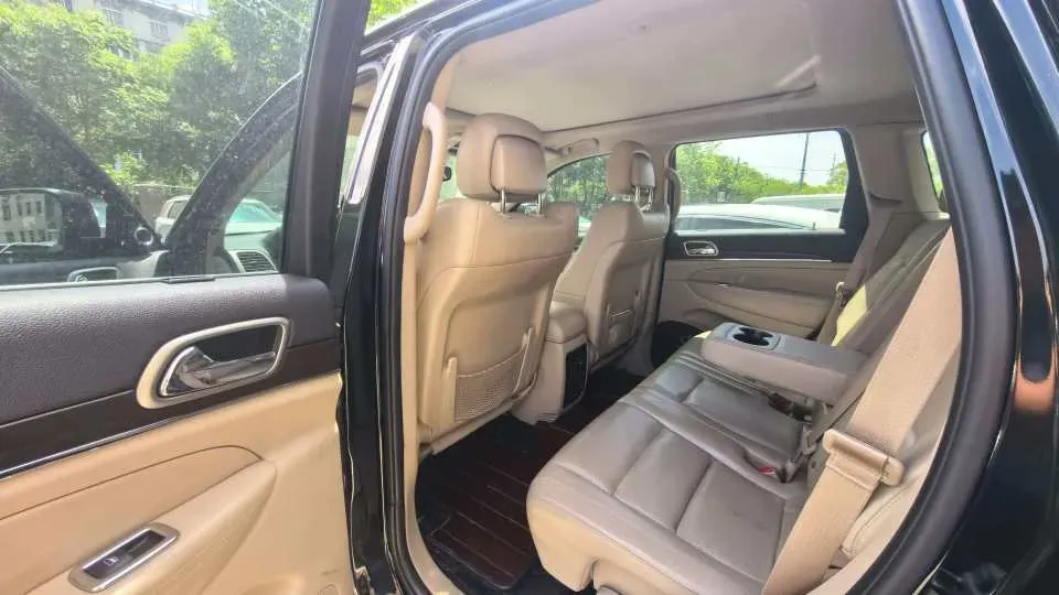 2017 Jeep Grand Cherokee 3.6L 286HP V6 8AT,autocango,china used car exporter,china ev exporter,chinese used car exporter,chinese used ev exporter