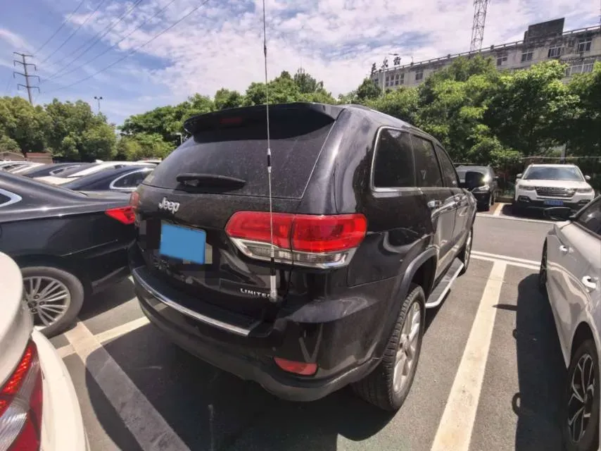 2017 Jeep Grand Cherokee 3.6L 286HP V6 8AT,autocango,china used car exporter,china ev exporter,chinese used car exporter,chinese used ev exporter