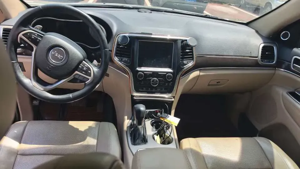 2017 Jeep Grand Cherokee 3.6L 286HP V6 8AT,autocango,china used car exporter,china ev exporter,chinese used car exporter,chinese used ev exporter