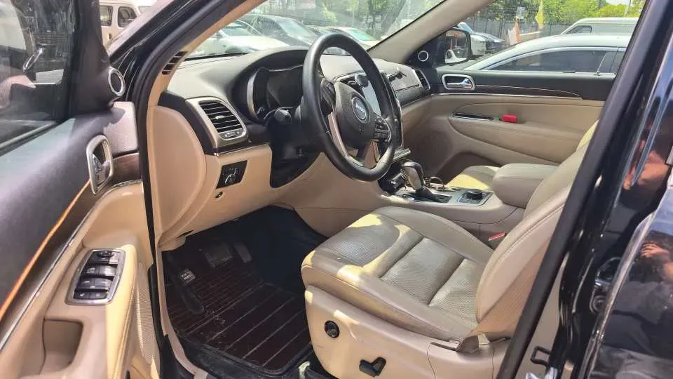 2017 Jeep Grand Cherokee 3.6L 286HP V6 8AT,autocango,china used car exporter,china ev exporter,chinese used car exporter,chinese used ev exporter